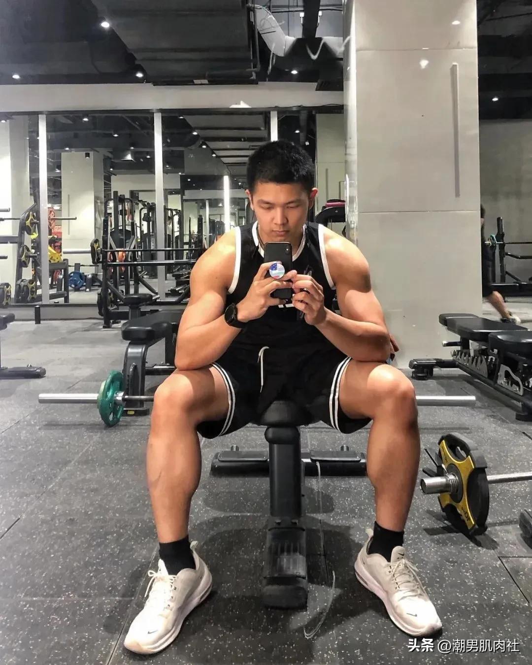 健身游泳教练_游泳教练健身操视频_健身馆游泳教练