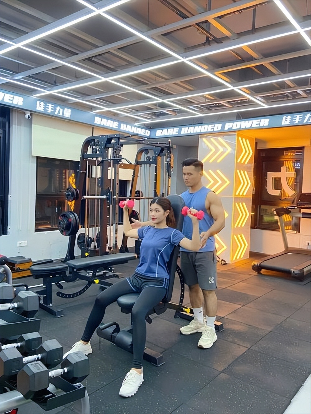 健身房的镜子_镜子健身_家里健身房镜子