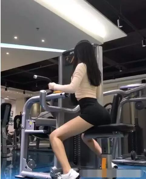 喜欢去健身房的人_去健身房健身的人_喜欢去健身房