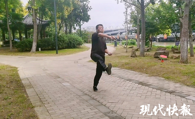 大爷健身伤吗_健身的大爷_大爷健身日常