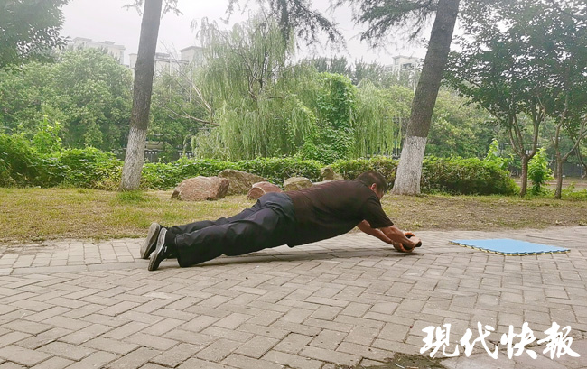 大爷健身日常_健身的大爷_大爷健身伤吗